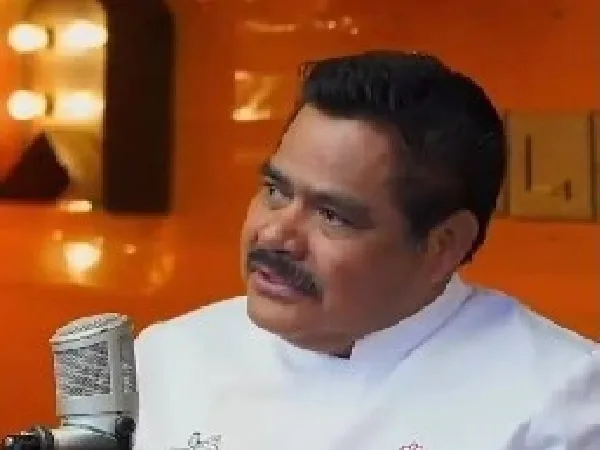 Chef mexicano ganó estrella Michelín y pensó que le darían una llanta.