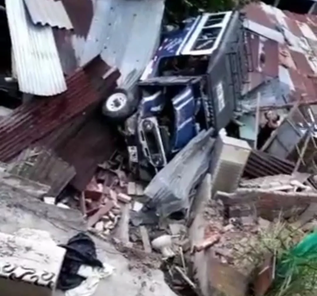 campero accidentado en Los Chorros Cali