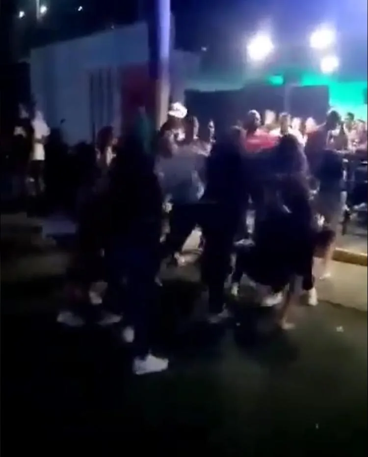 mechoneada en Lolas Club Menga