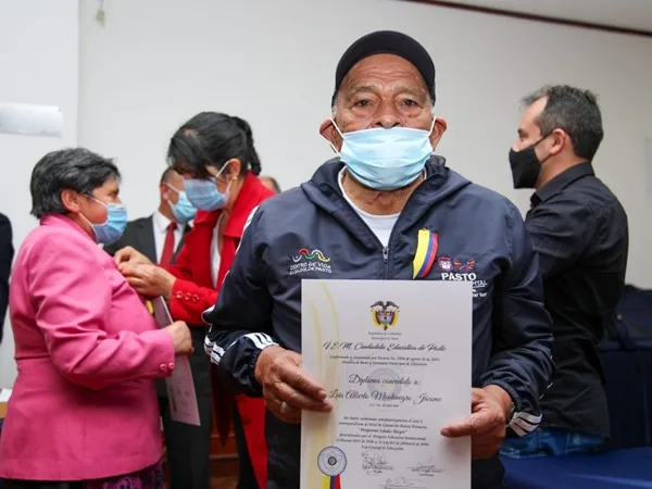 En Pasto 27 adultos mayores terminaron los ciclos 1, 2 y 3 del año escolar