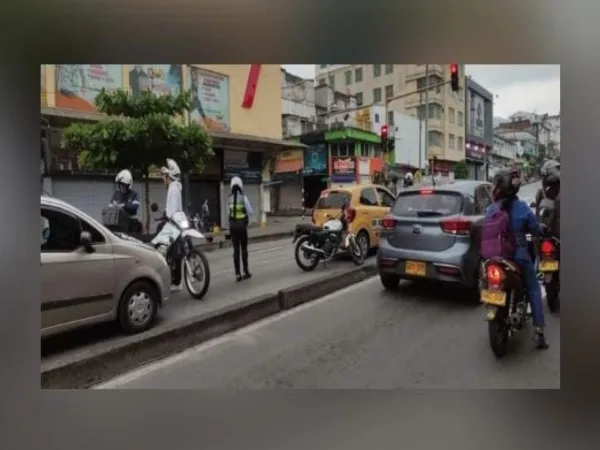 "No coja lucha, esto no lo respeta nadie", por más operativos que hagan "invasión de carril del MIO no se acaba"