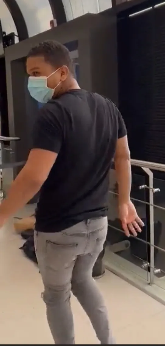 pasajero agresivo en aeropuerto de Rionegro