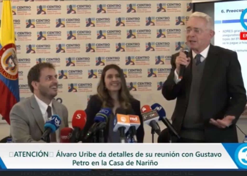 Uribe pide a Petro tener en cuenta las distintas opioniones sobre la reforma a la salud: "Pediría que no la aprueben"