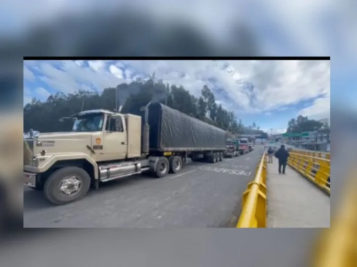 Rumichaca cerrado en Nariño