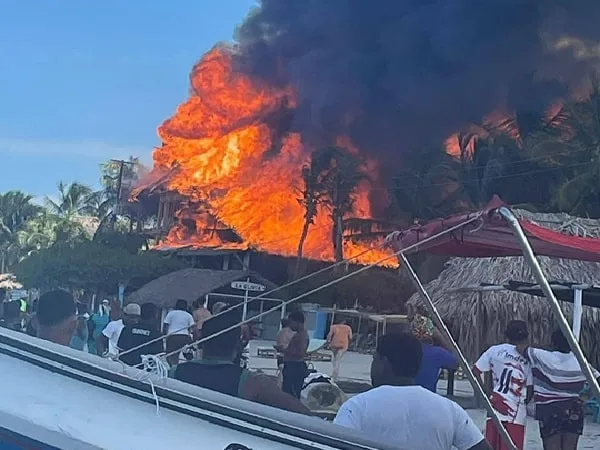 Incendio en Rincón del Mar, San Onofre (Sucre)