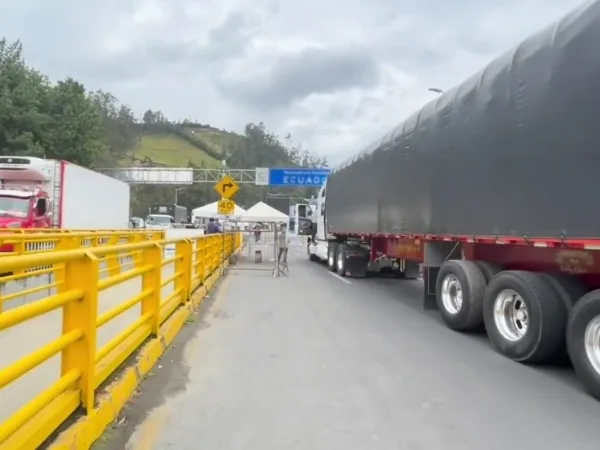Ante la decisión de Ecuador de no abrir frontera los comerciantes seguirán haciendo 'maromas' para pasar mercancía entre ambos países