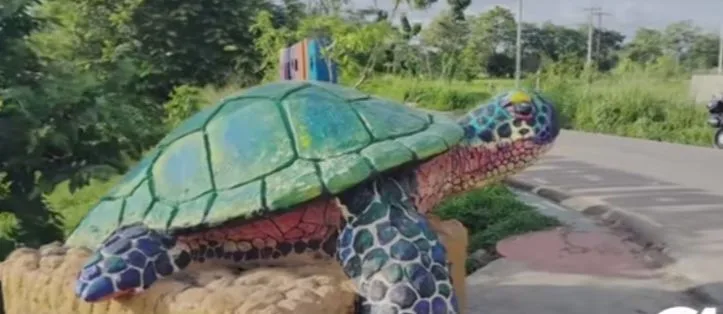Tremendo 'bororó' y todo por una escultura que ahora deberá ser corrida en Puerto Escondido, Córdoba