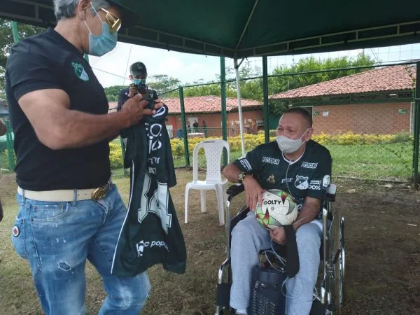 Víctor Escobar es un gran hincha del deportivo Cali.