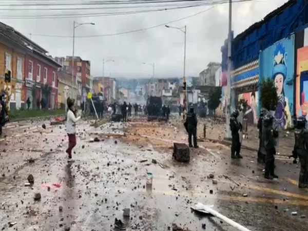 A esta hora el centro de Pasto lleno de piedras y gases lacrimógenos en medio de manifestaciones