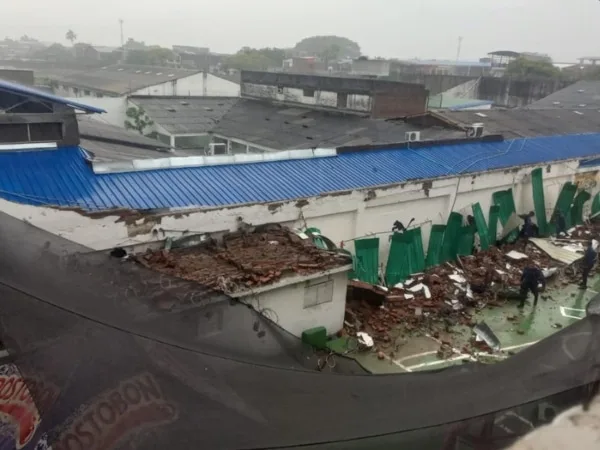 El fuerte aguacero de este lunes provocó la caída de un muro en una cárcel de Cali; hay 12 reclusos lesionados