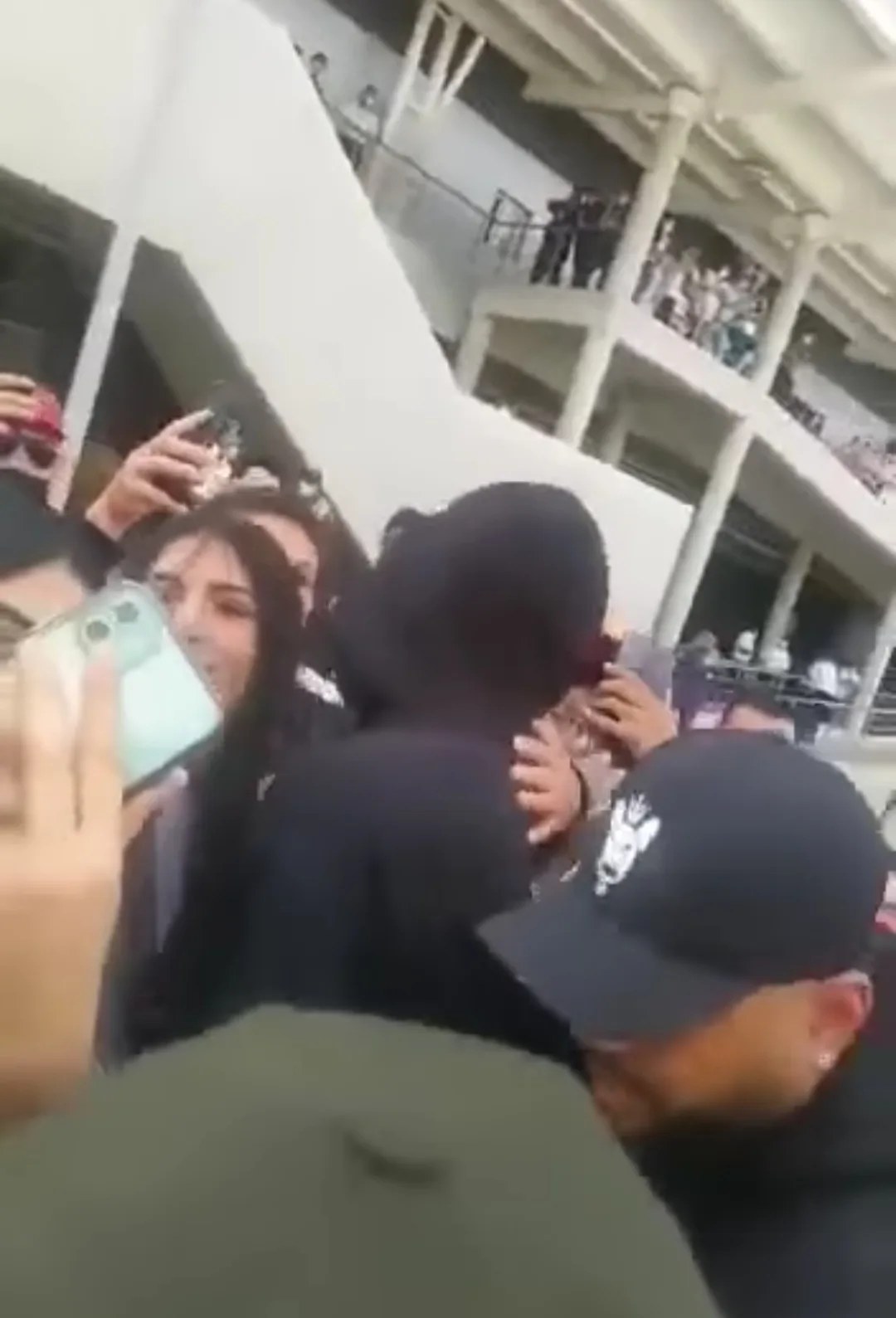 Kevin Roldán madreó a un seguidor en Pasto y generó polémica en redes sociales