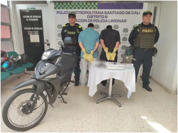 Capturados dos hombres por intentar hurtar una motocicleta con arma de fuego y un inhibidor de señal en Cali