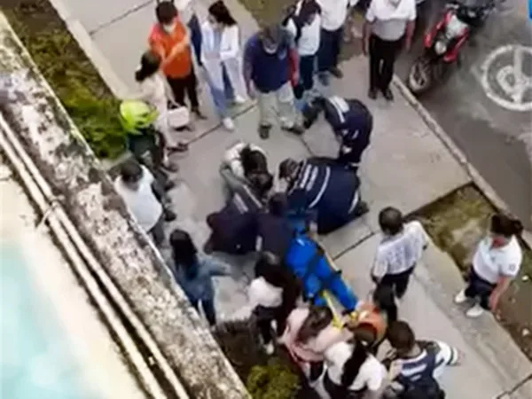 Mocoa: profesor cayó del techo de un colegio cuando intentaba bajar un balón