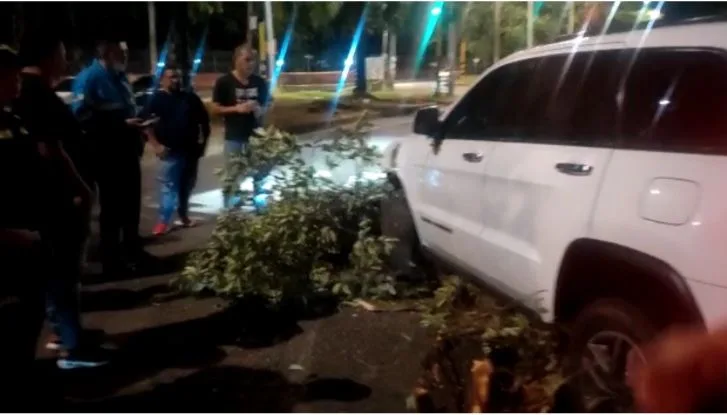 accidente camioneta sur de Cali Ciudad Jardín
