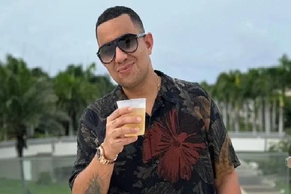 Felipe Peláez montó negocio en sus conciertos.