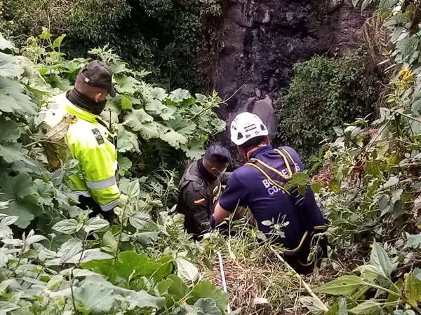Bomberos llegaron a tiempo y evitaron tragedia, joven se iba lanzar al río Guáitara de Ipiales