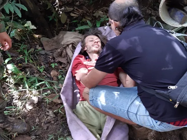El joven llegó a la zona para cumplir con un ritual de Ayahuasca y a la media noche emprendió desnudo en un recorrido por la selva.