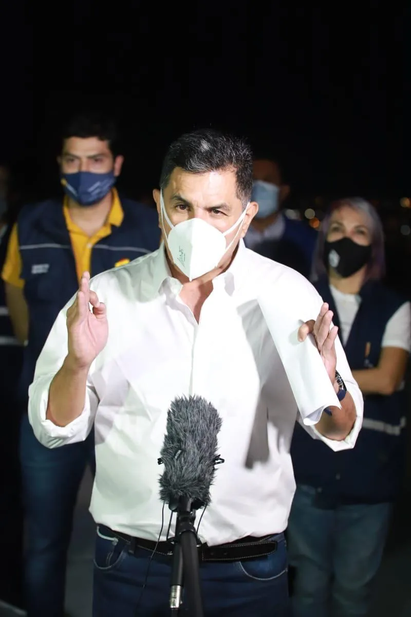 camisa azul de Ospina