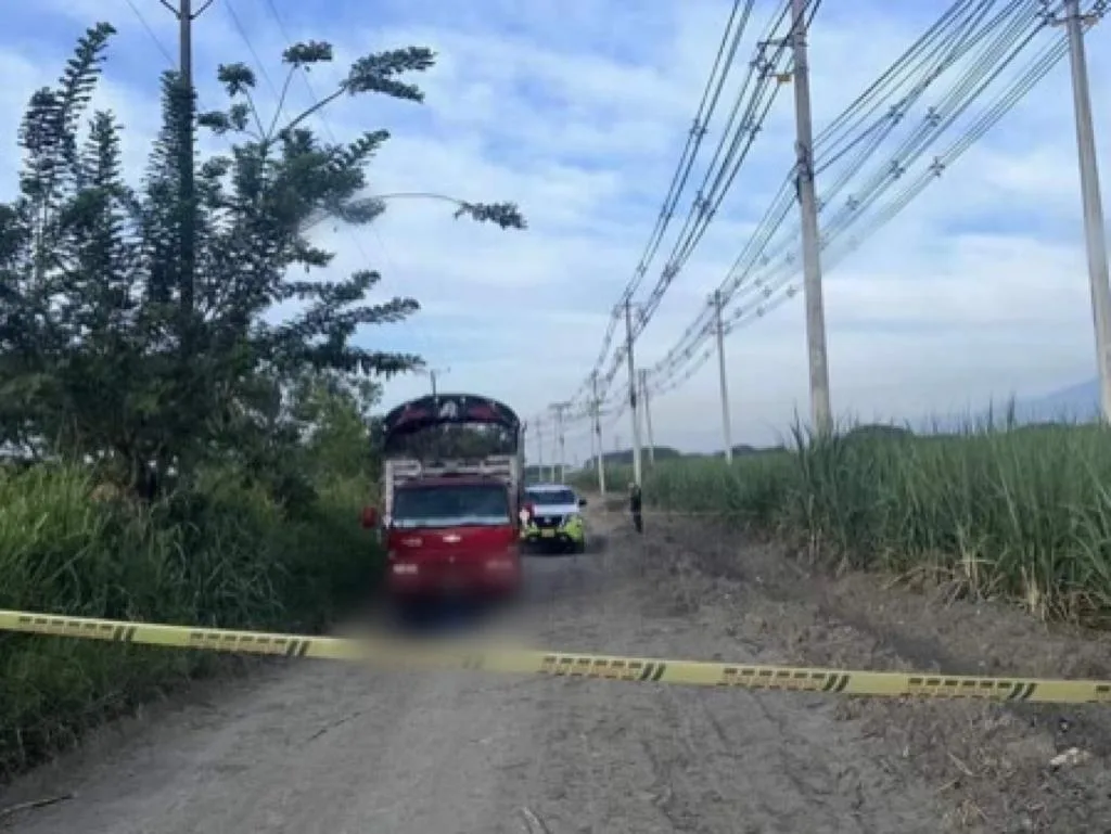 En vía Cali - Candelaria escucharon varios disparos, luego aparecieron dos cuerpos sin vida