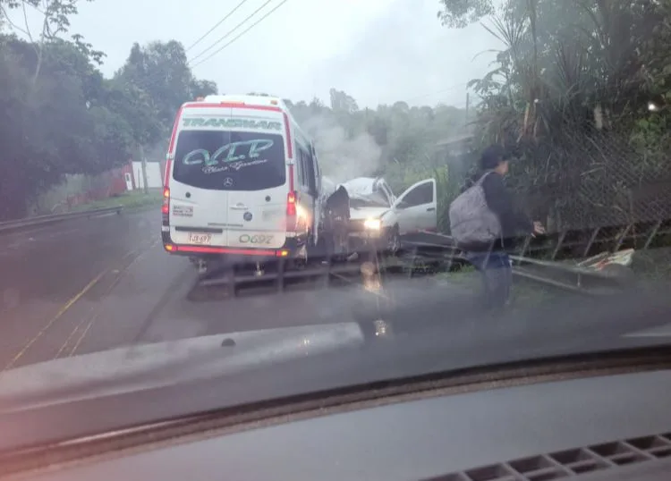 Varios lesionados y en medio de la lluvia: Otro accidente se registró este sábado en la mañana en la vía a Buenaventura