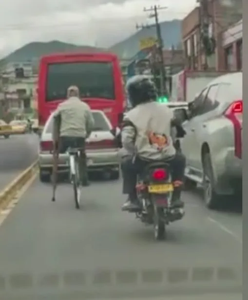 hombre en bicicleta en Pasto