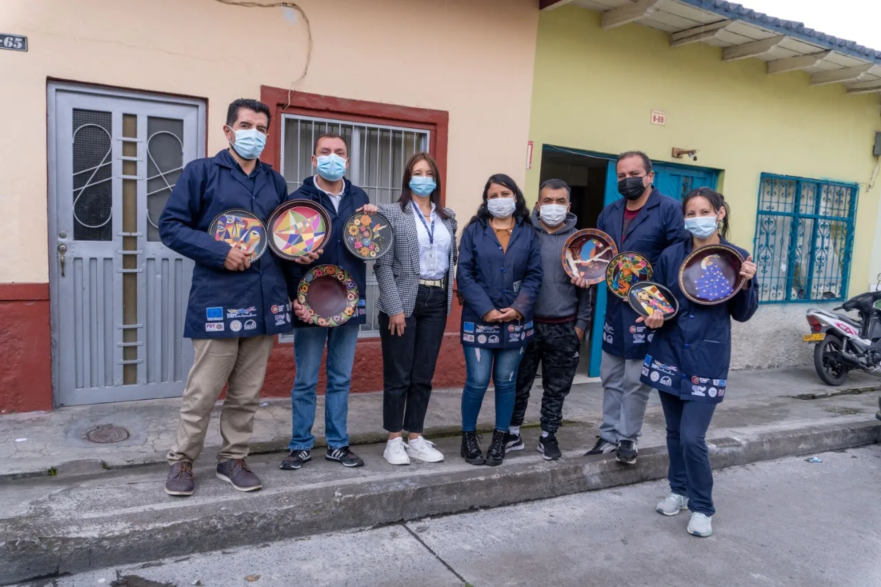 Estudiantes de la Escuela del Barniz de Pasto.