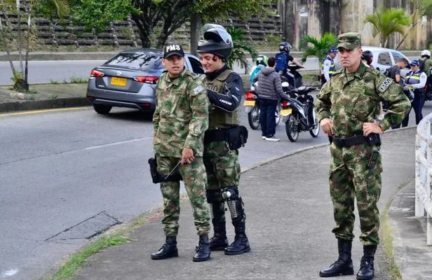 de motorizados -militares operativos Cali 