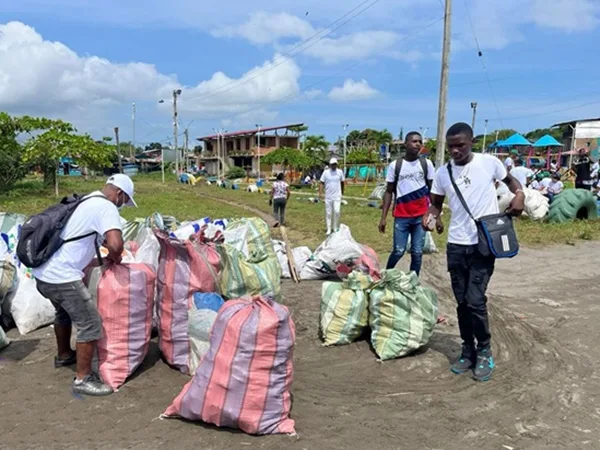 Recuperan a Tumaco: con campaña ‘La vamo’ a limpiá’ recolectaron 322 kilos de plástico aprovechable