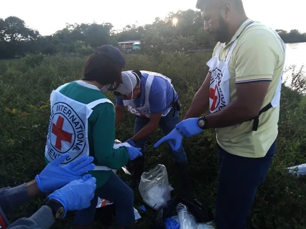 ‘Ríos de muertos’ en Putumayo: Cruz Roja recuperó cuerpos abatidos en combates de disidencias‘Ríos de muertos’ en Putumayo: Cruz Roja recuperó cuerpos abatidos en combates de disidencias