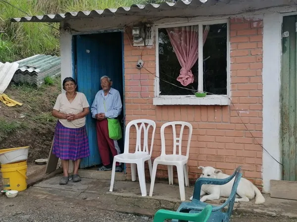 Drama de dos adultos mayores en Chachagüí: él está muy enfermo, no tienen servicio de salud y su familia los abandonó