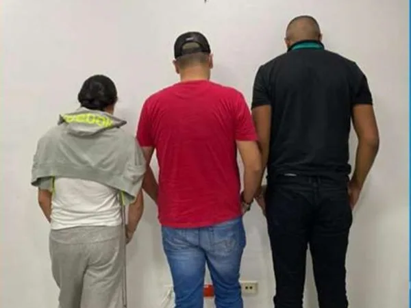 En el Valle tres policías fueron capturados por quedarse con un cargamento de cocaína