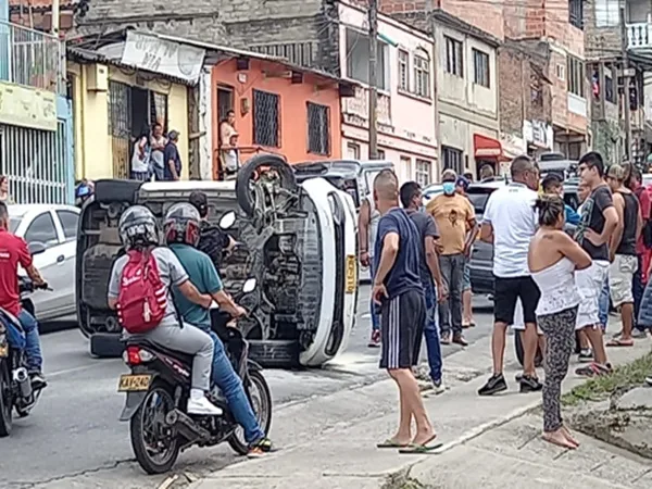 “Miren como terminó ese carro, hasta este punto vino a parar”, testigos de accidente en Cali