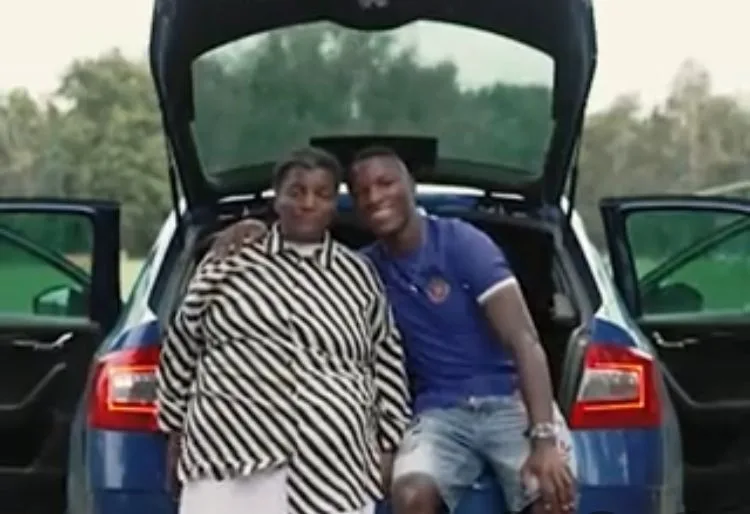 Su madre vendía velas y flores para sostenerlo, ahora Moisés Caicedo se la llevó al Chelsea
