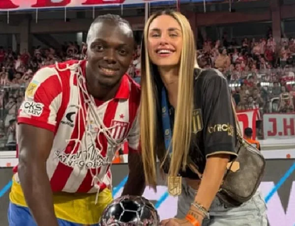Edwuin Cetré y su novia.