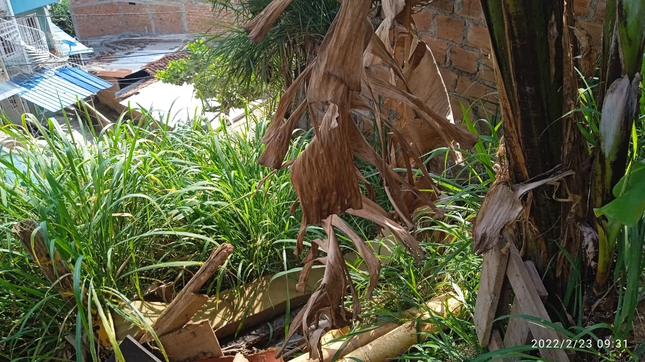 casa en peligro de derrumbarse en Cali Meléndez