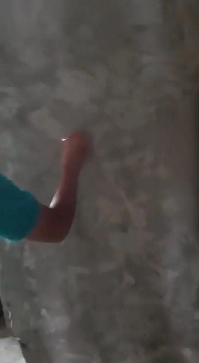 Polémica en Puerto Berrío, Antioquia por video en el que le enseñan a un niño a usar pólvora