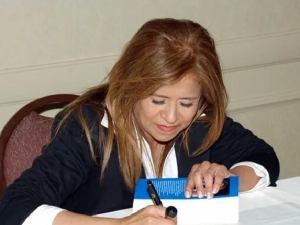 Connnie Selvaggi, escritora colombiana.