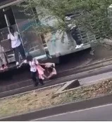 Los colados del MIO: adulta mayor "arriesgada", estudiantes que se cayeron al carril
