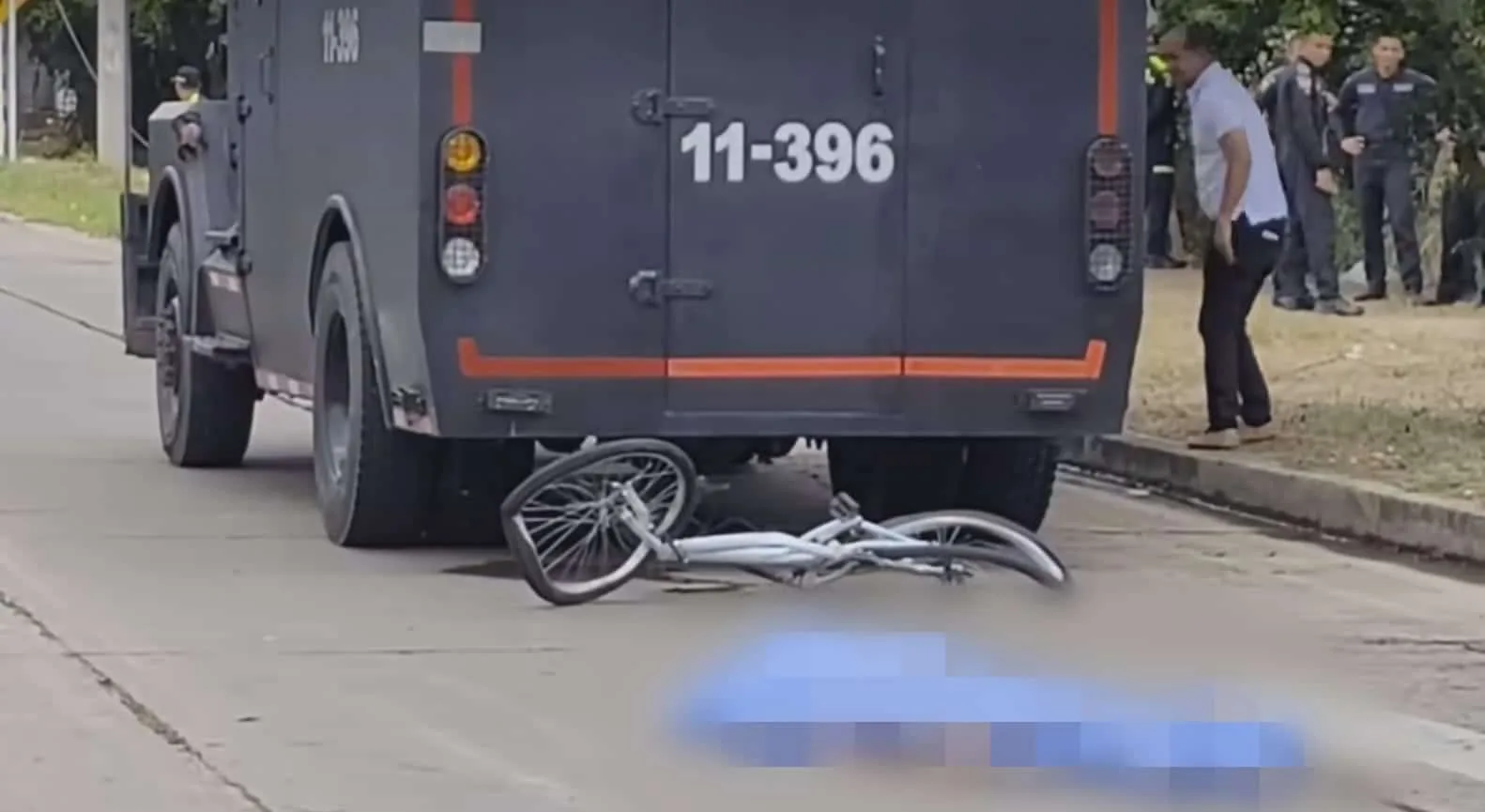 En Valledupar: a ciclista una tanqueta de la Policía lo atropelló, "estaba en el punto ciego"