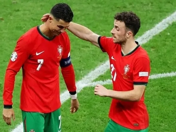 Cristiano Ronaldo y Diogo Iota.