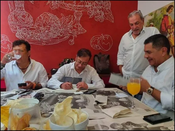 Un café, un libro y un costoso reloj: el revuelo por reunión entre Petro y el alcalde Ospina en Cali