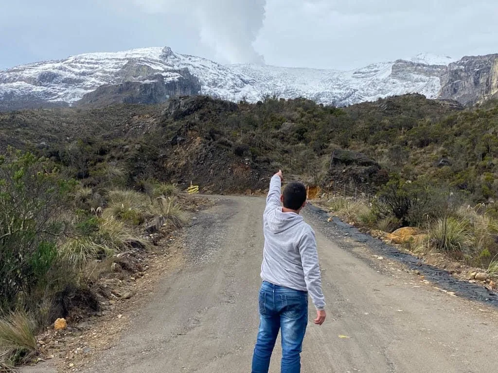 De 40 a 5000 sismos diarios, preocupa la cercanía al "domo de lava en el fondo del crater" del Nevado del Ruiz