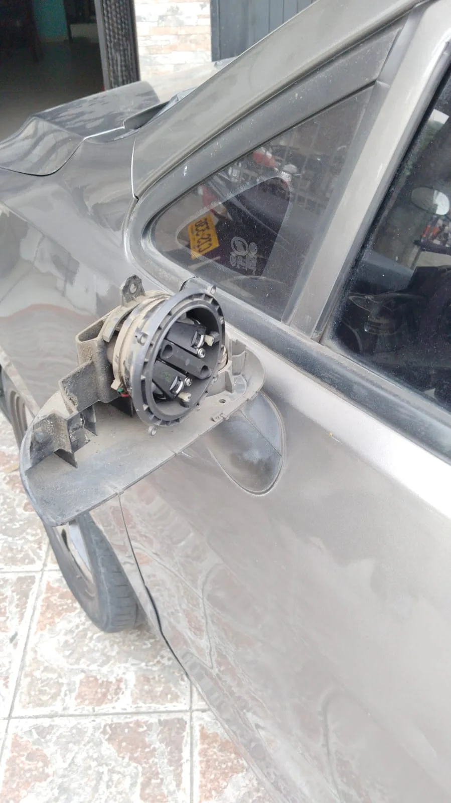 Hurto masivo en barrios del sur de Cali, a los carros les arrancaron autopartes