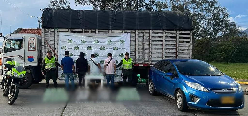 Narcolechugas: en medio de cargamento ocultaban frascos de ketamina, hubo intento de soborno a policías