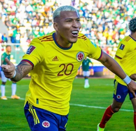 Roger Martínez celebrando el gol en La Paz