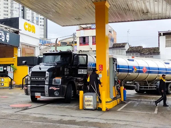 Alcaldía de Pasto dice que garantizará existencia de combustible, darán prioridad a vehículos que lo transportan