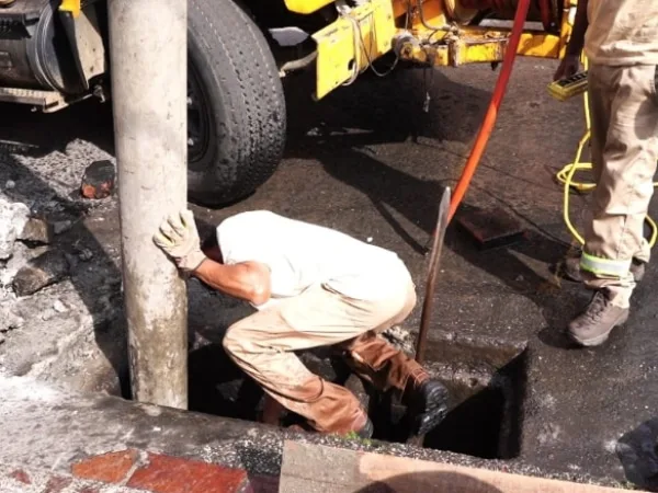 ¿Hasta cuándo tiran basura a sumideros y canales de agua lluvia?, EMCALI hace llamado de atención