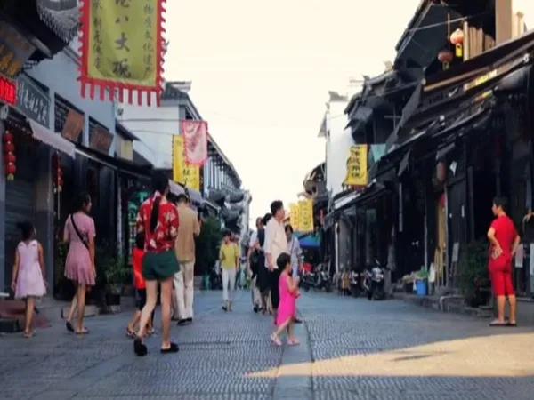 Por crisis demográfica y para reactivar la tasa de natalidad, China autorizará tener tres hijos por familia