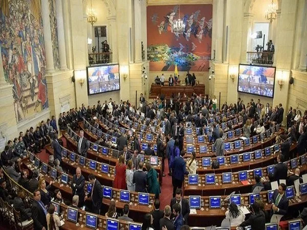 Más de 40 millones de pesos: el sueldo para congresistas en Colombia