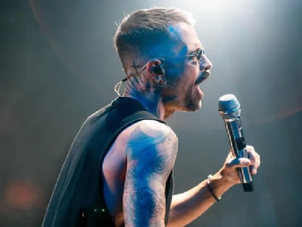 Mike Bahía, cantante caleño.